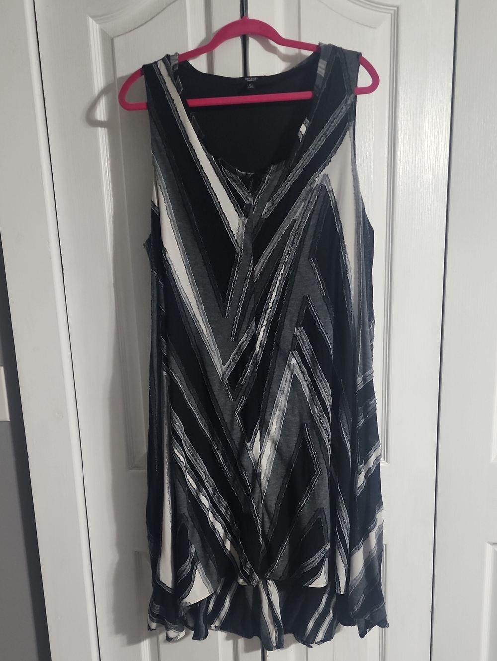 Simply Vera by Vera Wang Black & White Sleeveless Geometric Midi Dress